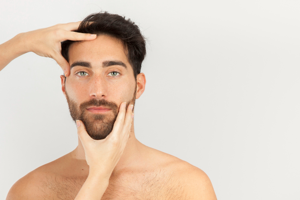 marcación pómulos hombre